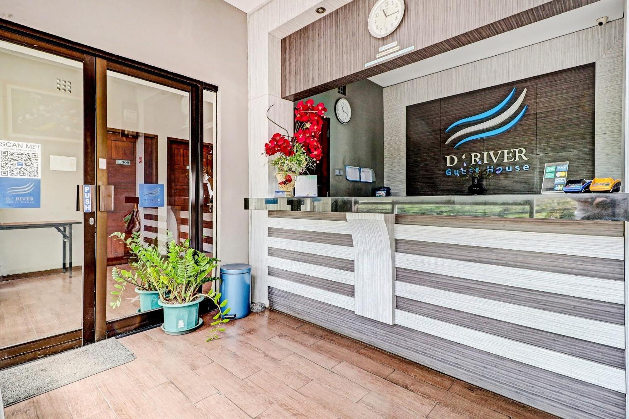 Hotel O Cihampelas Near Ciwalk Formerly D'River Guest House Bandung Exterior photo