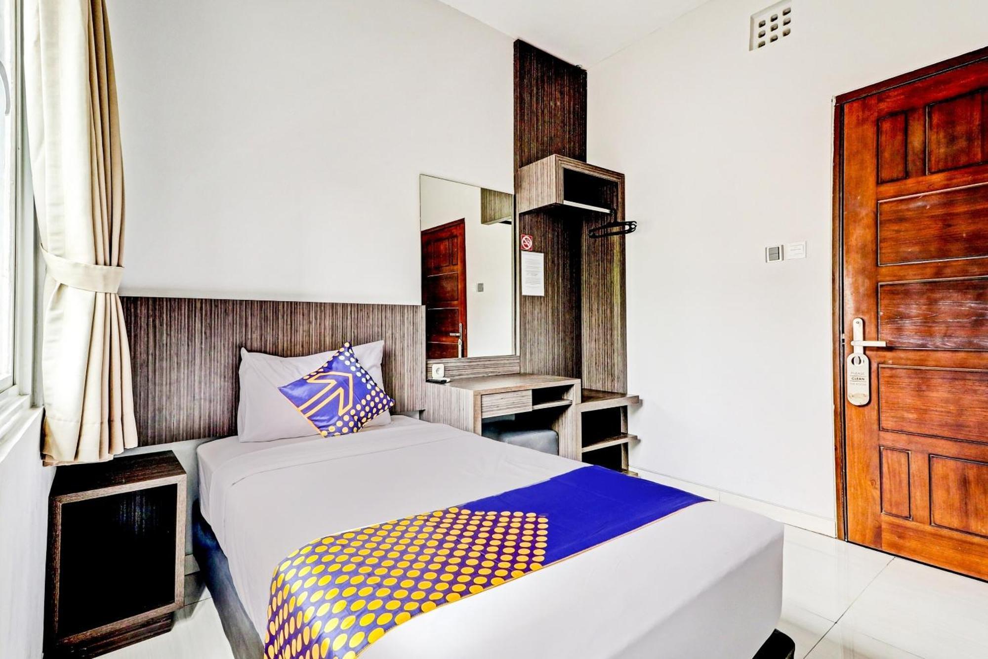 Hotel O Cihampelas Near Ciwalk Formerly D'River Guest House Bandung Exterior photo