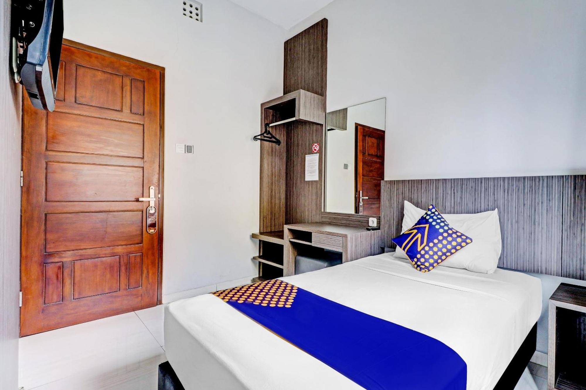 Hotel O Cihampelas Near Ciwalk Formerly D'River Guest House Bandung Exterior photo